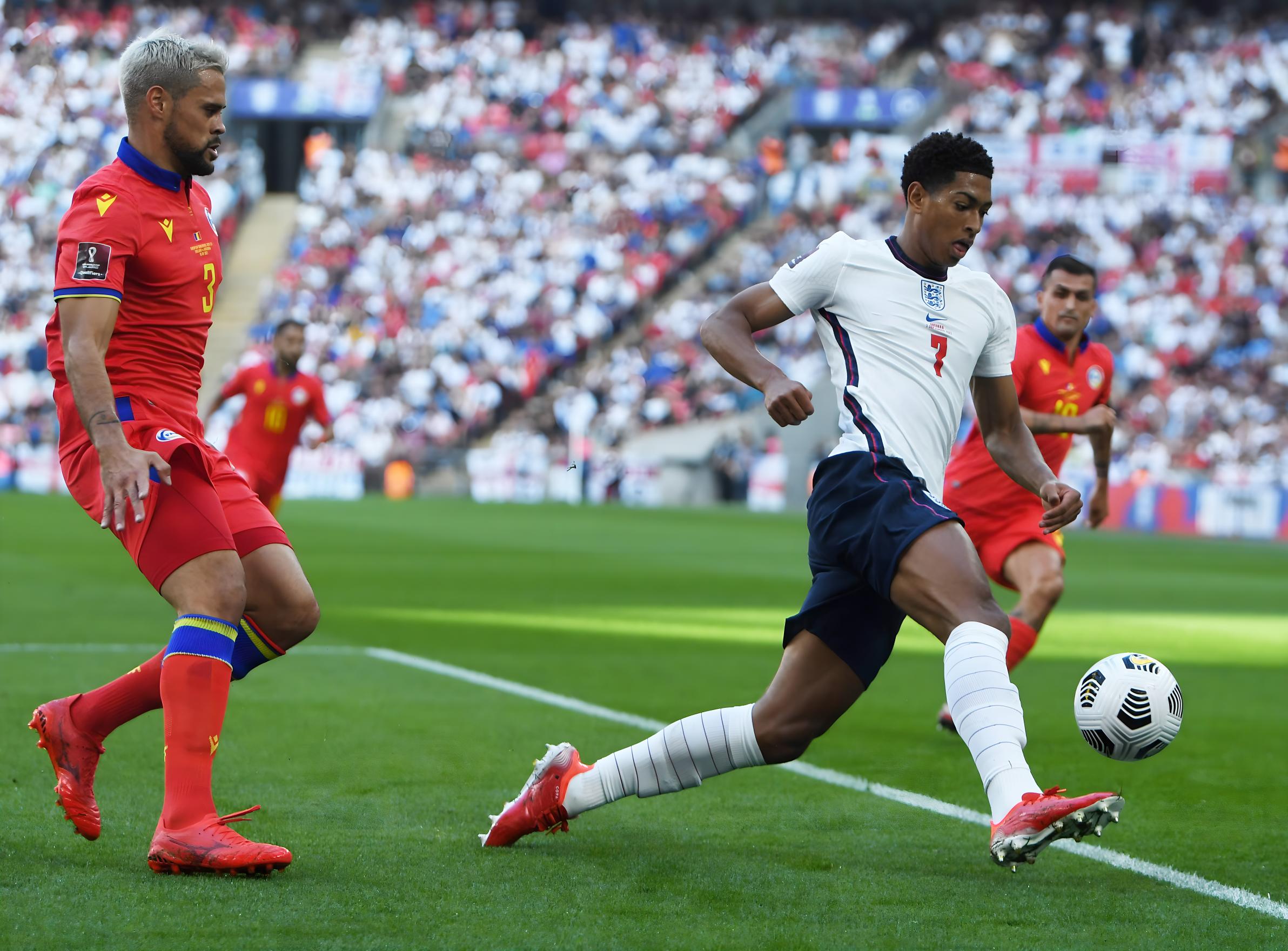 更暴露了球 更暴露了球